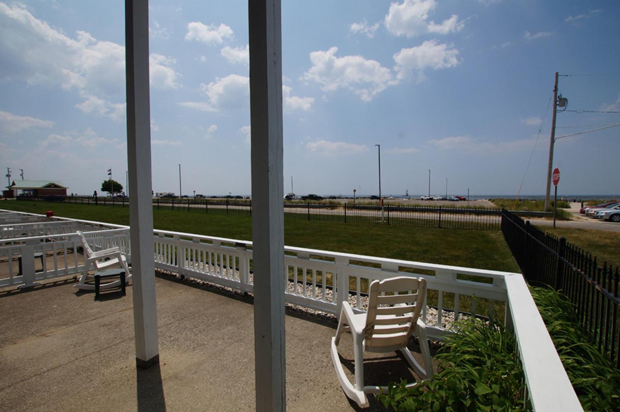 Snyders Shoreline Inn ラディントン エクステリア 写真