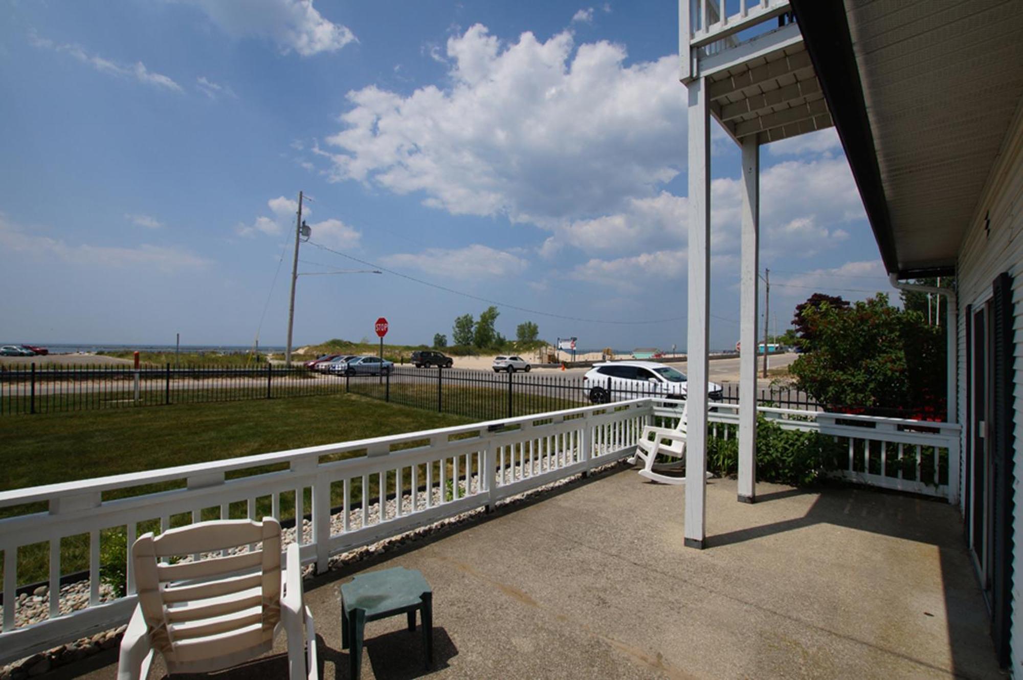Snyders Shoreline Inn ラディントン エクステリア 写真