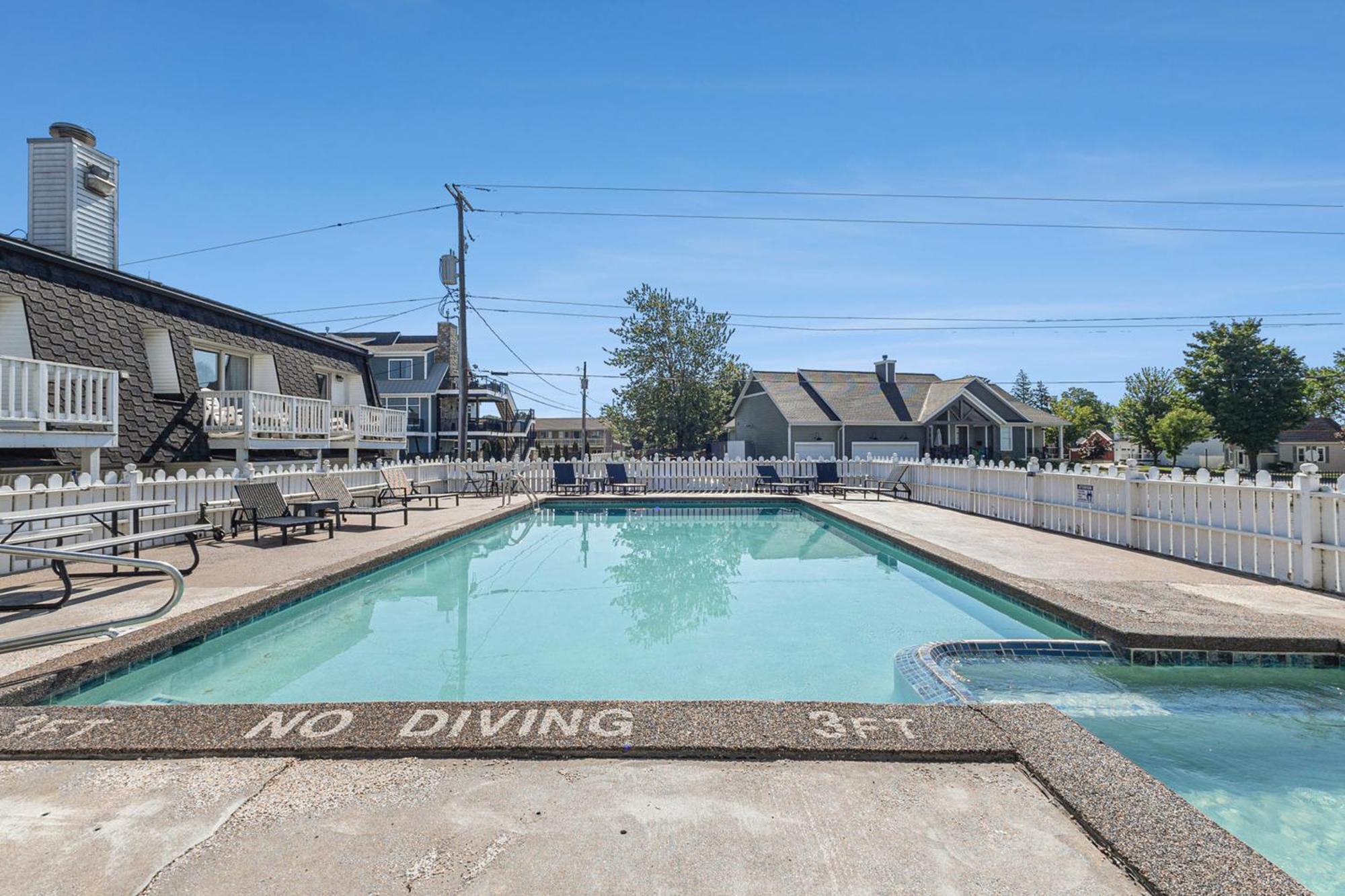 Snyders Shoreline Inn ラディントン エクステリア 写真