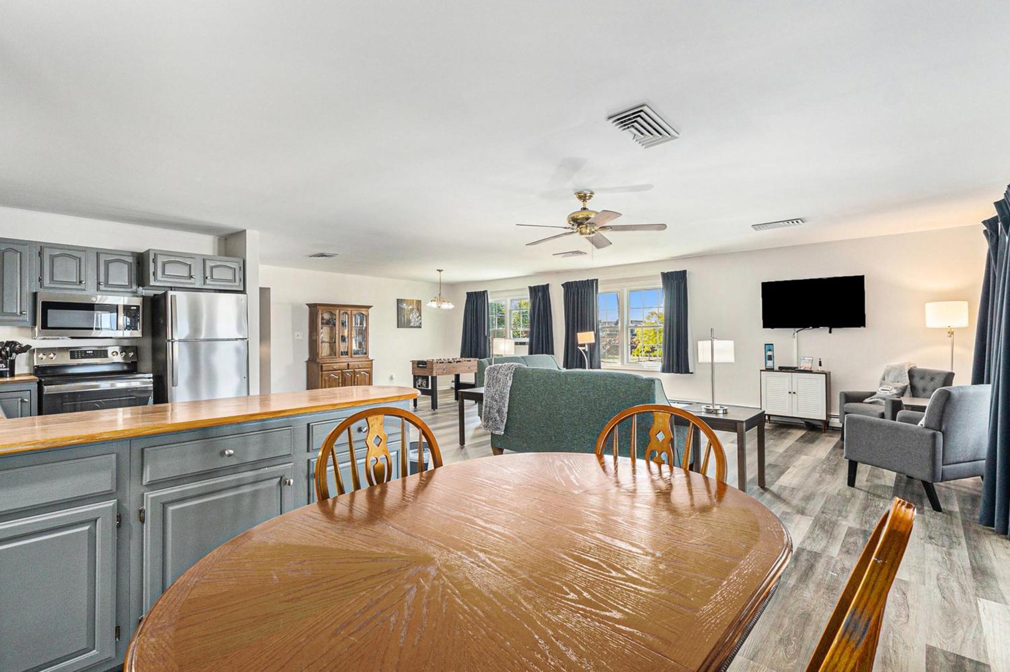 Snyders Shoreline Inn ラディントン エクステリア 写真
