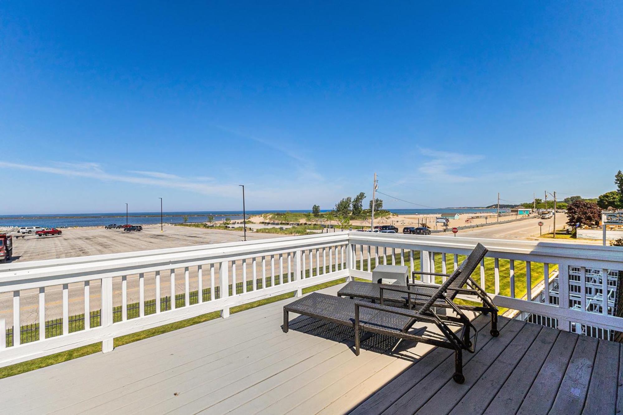 Snyders Shoreline Inn ラディントン エクステリア 写真