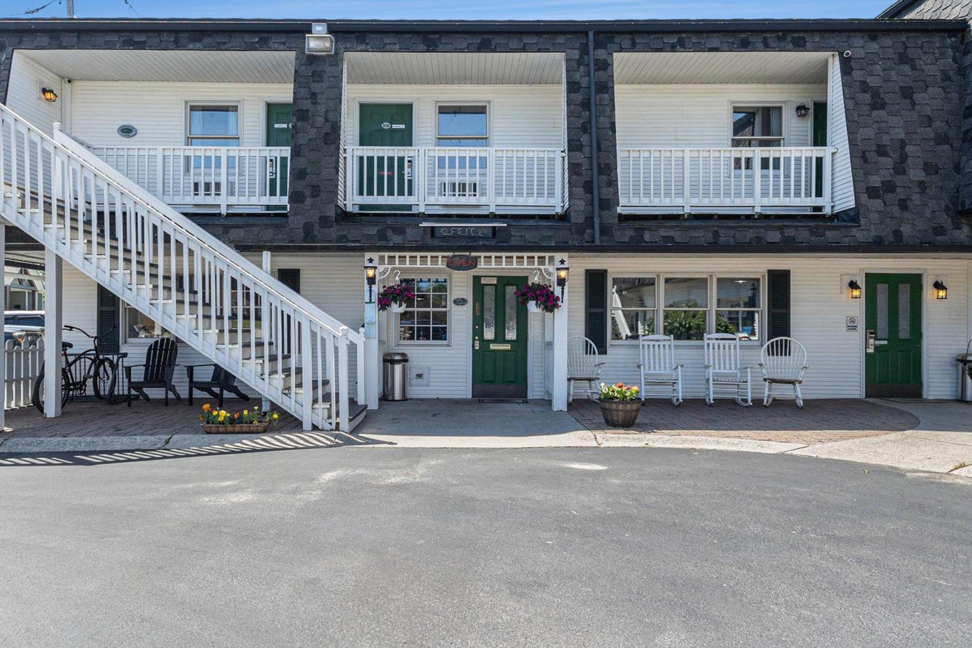 Snyders Shoreline Inn ラディントン エクステリア 写真