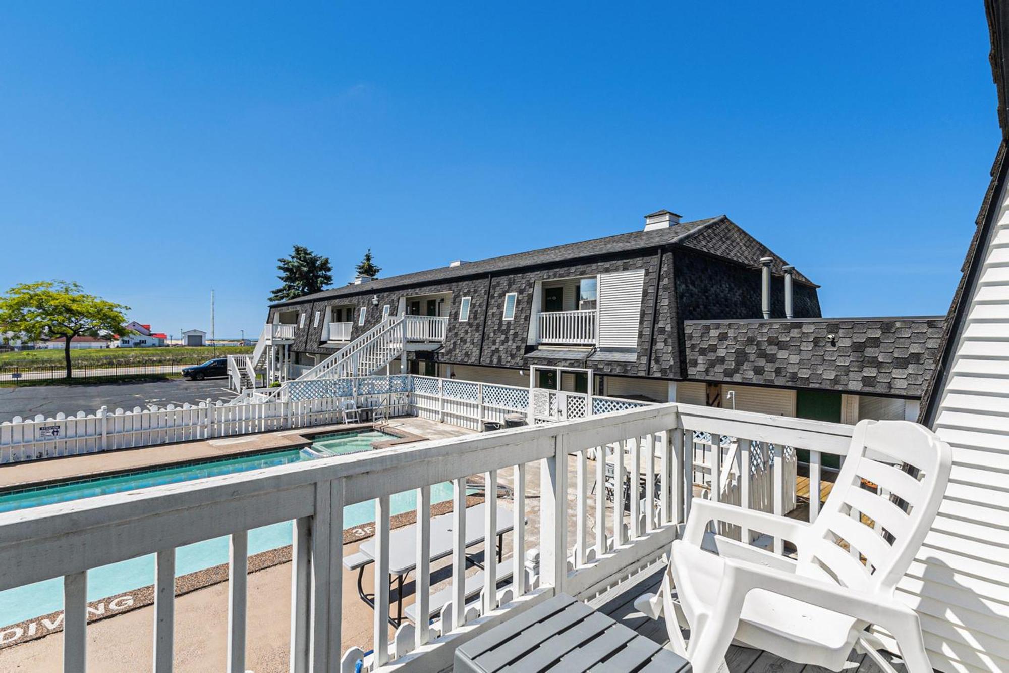 Snyders Shoreline Inn ラディントン エクステリア 写真