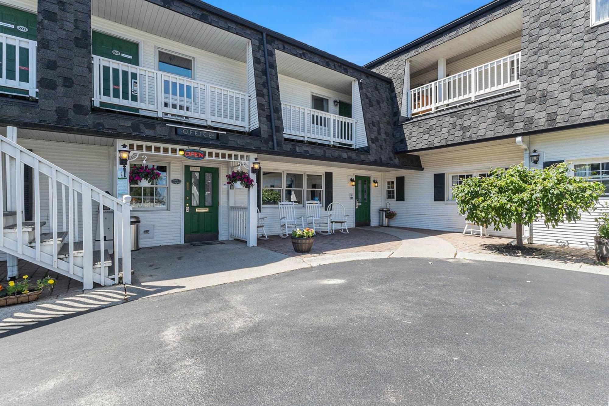 Snyders Shoreline Inn ラディントン エクステリア 写真