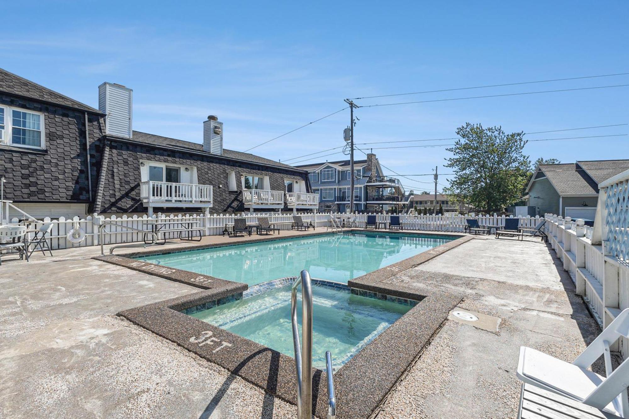 Snyders Shoreline Inn ラディントン エクステリア 写真